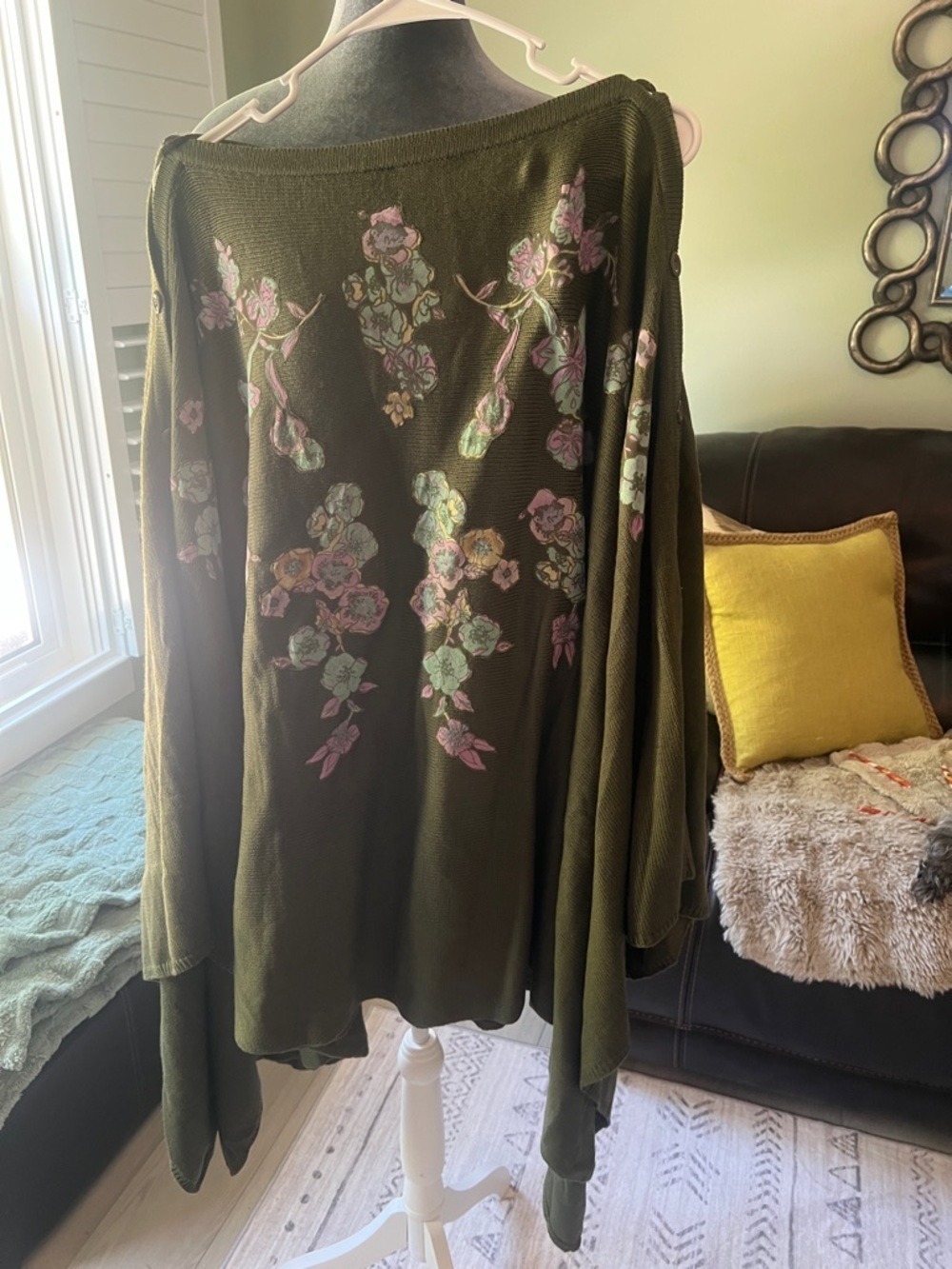 Randolph Duke Olive Knit Pullover with Pastel Floral Accents - Picture 5 of 8